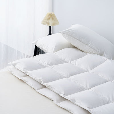 Detail of piped edge and quality stitching on 50/50 down and feather duvet inner

