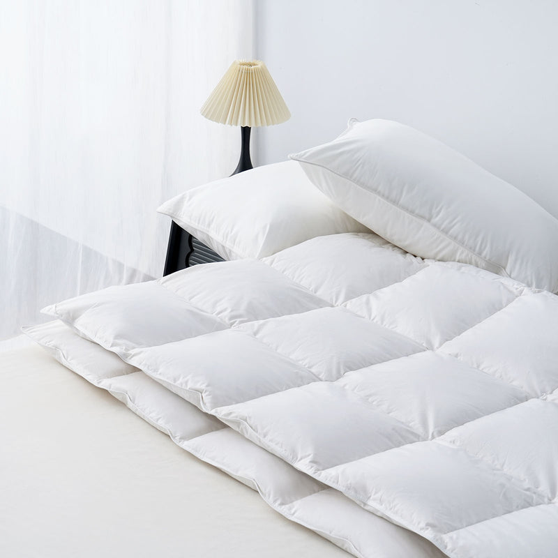 Detail of piped edge and quality stitching on 50/50 down and feather duvet inner

